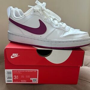 NIKE Kids Court Borough Low Sneakers - Like Brand Spankin’ New -White and Purple